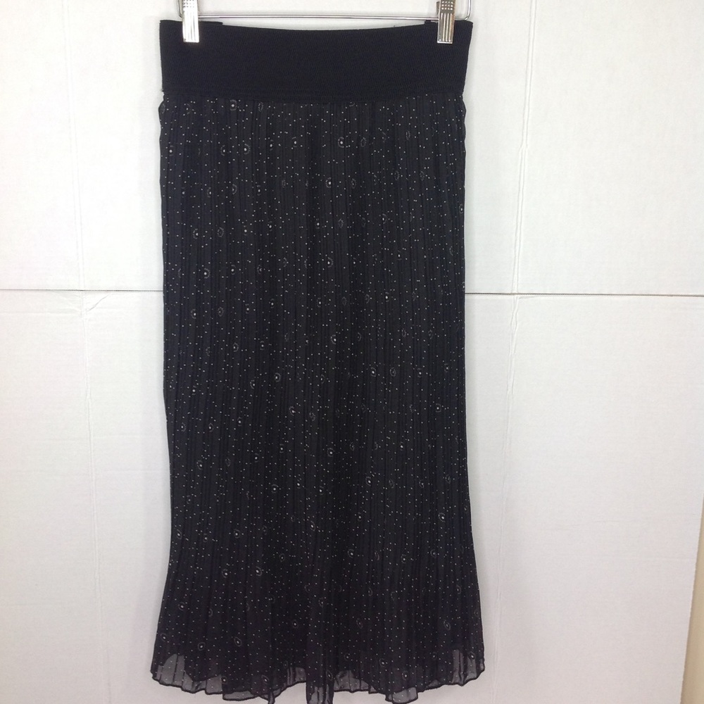 Andi + James Black Pleated Black Floral Plus Skirt